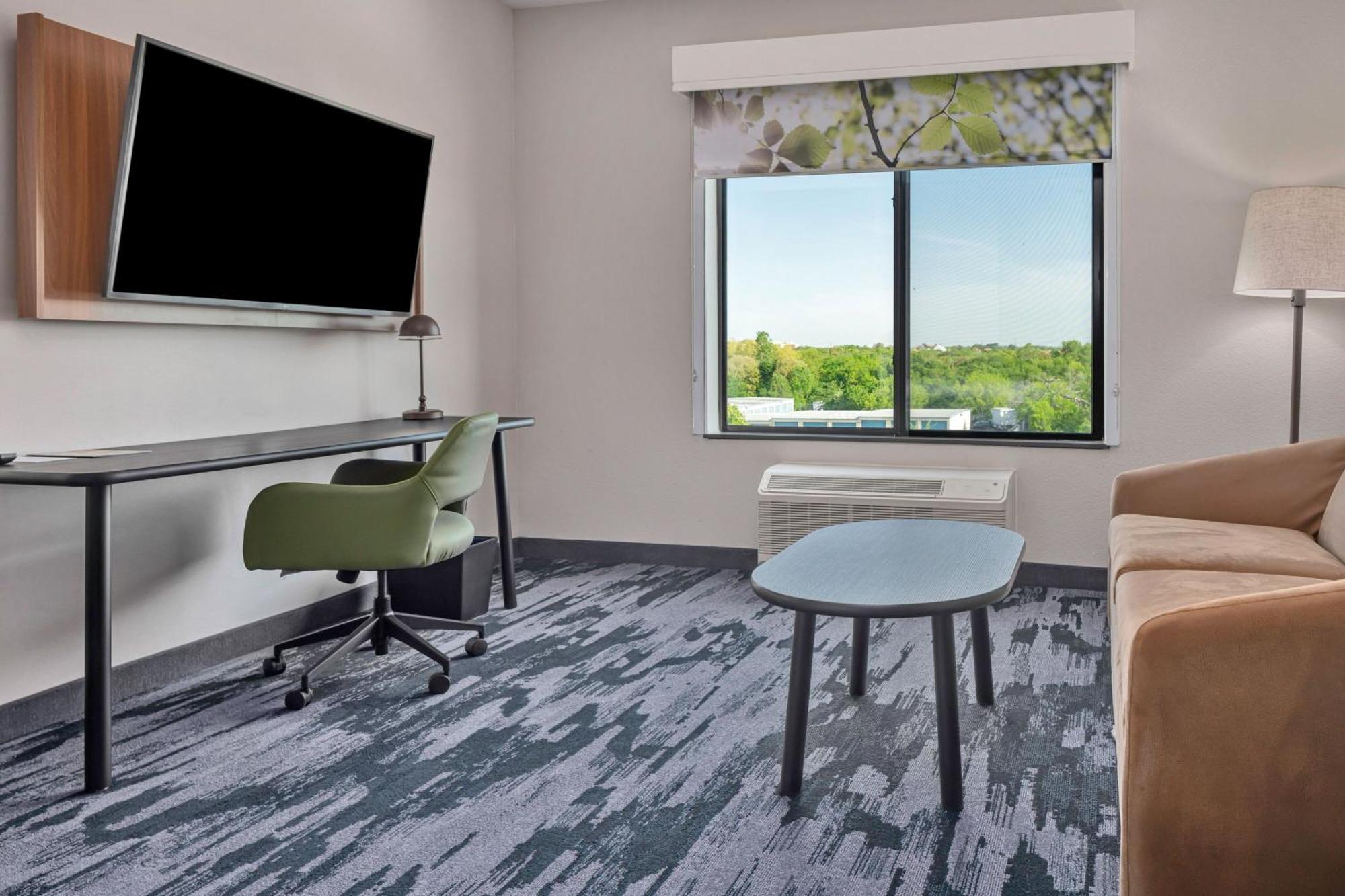 Fairfield Inn & Suites By Marriott Corinth South Denton Area Exterior photo